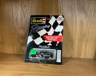 1996 Revell Racing Die Cast Car w/Dale Earnhardt Toy