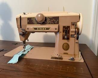 Singer Sewing Machine 401A