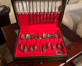 Oneida stainless set