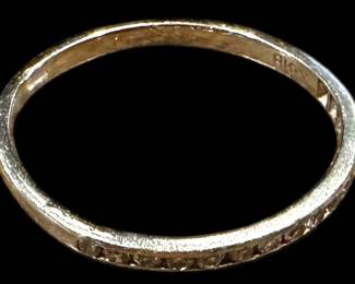 8K White Gold Ring with Clear Stones