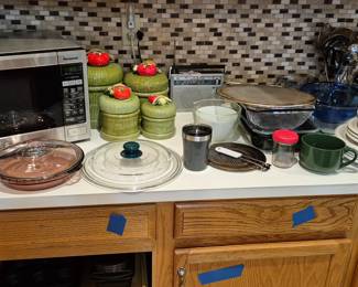 Microwave/kitchen utensils