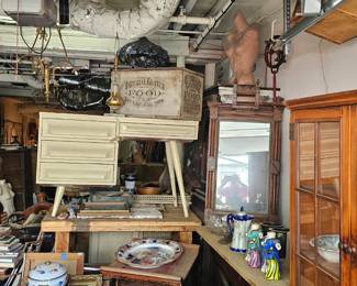 Assorted furniture including MCM desk, multiple mirrors