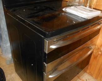 Nice stove..JUST DOESN'T WORK. Good for parts!