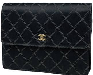 Vintage Chanel clutch