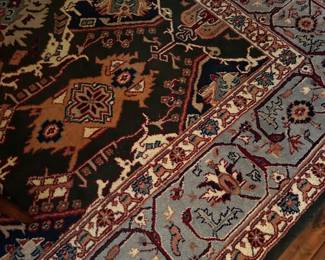 Large dining rug in perfect condtion.
