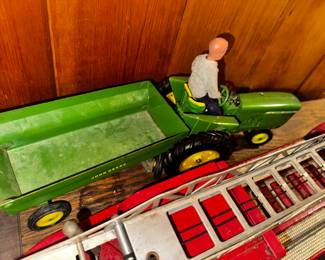 Nothin' runs like a Deere! very cool!