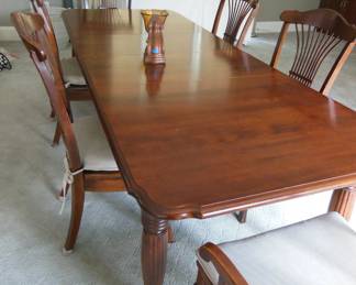 large table 8 ft includes 2 leaves
