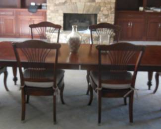 large table 8 ft includes 2 leaves