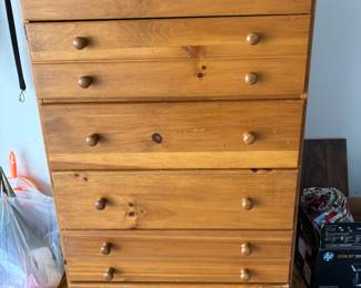 Solid oak chest of drawers