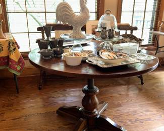 Adjustable Height Round table