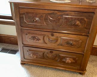 Antique Walnut 3 drawer chest (Excellent condition)