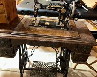 Antique Sewing Machine (Pedal)