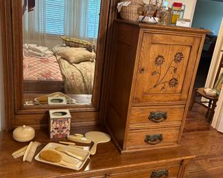 Antique mirrored Victorian dresser