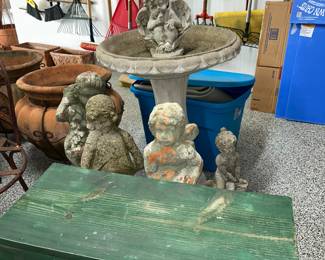 Yard art/cement statues