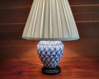 Porcelain Ribbon Pattern Lamp