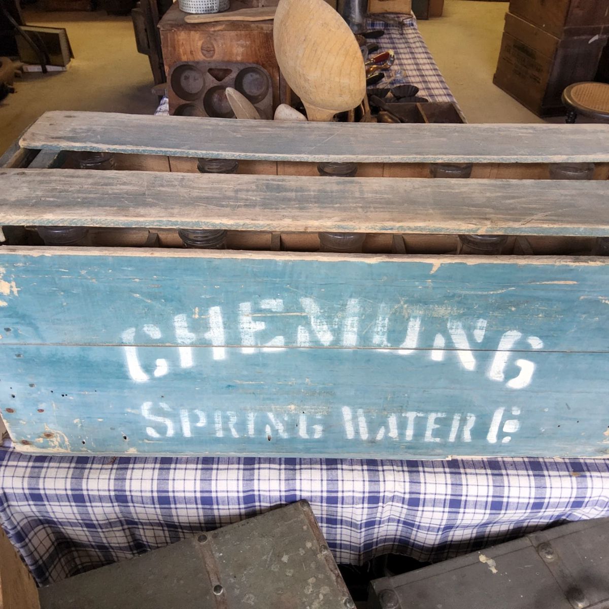 Chemung crate with 10 bottles and has lid