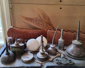 Ford oil can