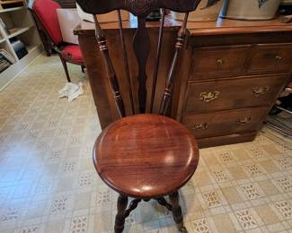 Piano chair
