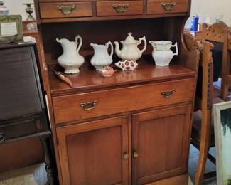 Maple hutch