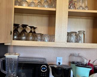 Kitchen small appliances, Glassware