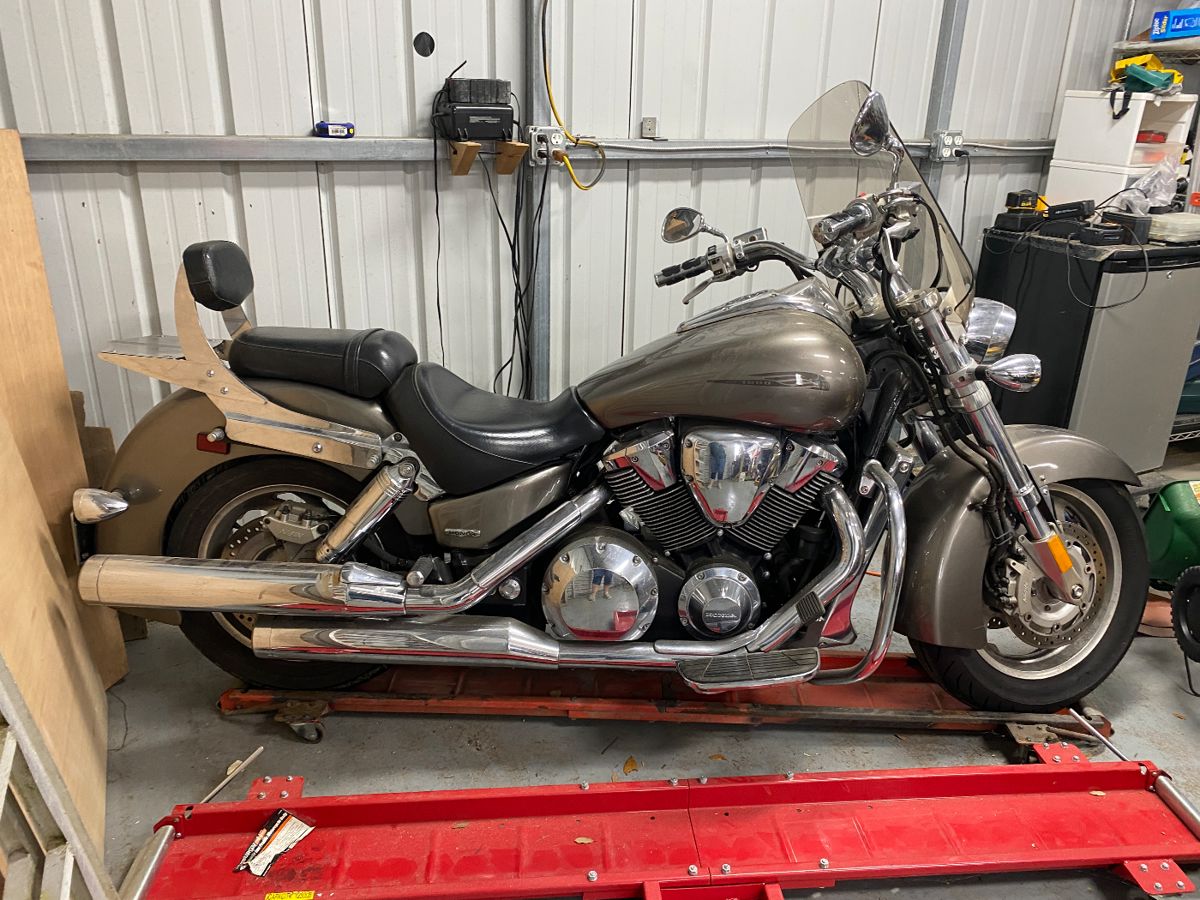 Honda 1800 in excellent condition $3500 available for presale
Call 318-500-5391
