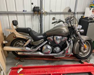 Honda 1800 in excellent condition $3500 available for presale
Call 318-500-5391