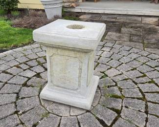 Cement pedestal