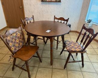 Solid oak kitchen table and four chairs, table has one leaf - all in perfect condition