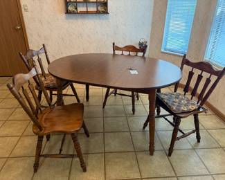 Solid oak kitchen table and four chairs, table has one leaf - all in perfect condition
