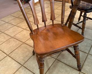 Solid oak kitchen table and four chairs, table has one leaf - all in perfect condition