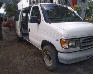 1999 Ford e350 with Triton v10 engine and rear electrical outlets (clean title in hand and 3 day trip permit) $3500