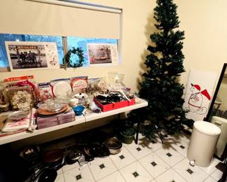 Christmas tree, table lamp, mirror, kitchen utensils