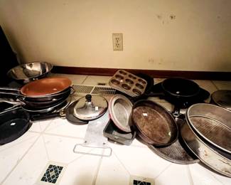 Cooking pots and pans, bakeware