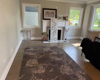 Area rug & misc. decor