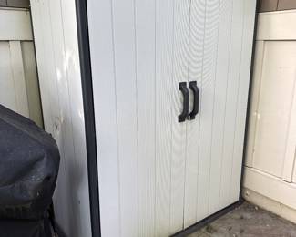 Outdoor storage unit