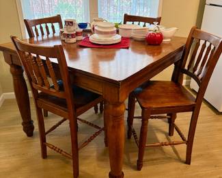 Counter Top Dining Table w/extension underneath & 4 Chairs Very Nice