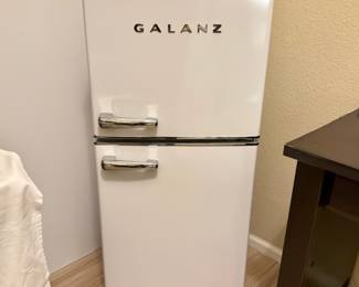 Small Fridge with a Top Freezer
Nice Shape