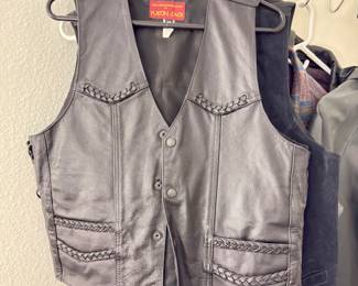 Yukon Jack Leather Vest looks new /black