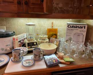  A view of the kitchen counter.