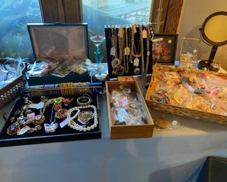 Jewelry, jewelry, jewelry...plan to spend some time perusing.  Vendors, this is an opportunity to stock your booths!