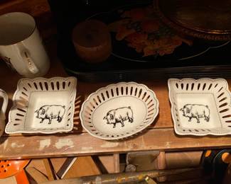 Three cute little piggie dishes.