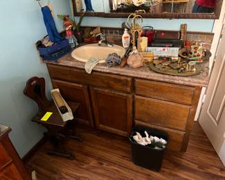 Cute little chair, old cosmetic cases, and more