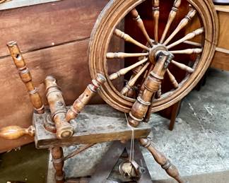 Antique spinning wheel