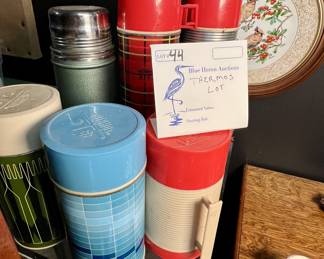Lots of vintage thermoses