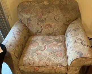 OVERSIZED CHAIR , GREAT CONDITION THAT MATCHES COUCH
