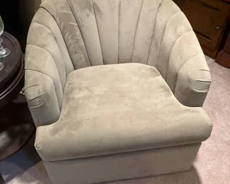 SWIVEL CLUB CHAIRS