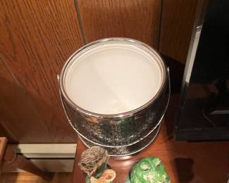 Ice bucket