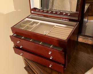Jewelry box