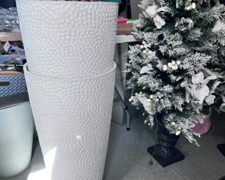 VERY LARGE PLANTERS