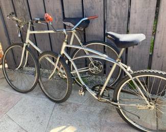vintage schwinn and raleigh bicycles